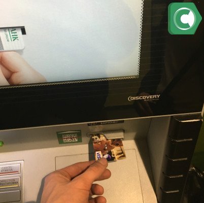 Вставить карточку в банкомат